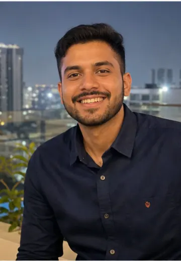 Ishaan on a Hyderabad terrace in a profile photo